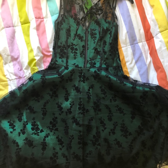 Voodoo Vixen Emerald Dress - Picture 2 of 2